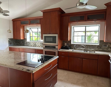 7243 Encina Lane - Photo Thumbnail 8