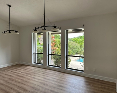 7243 Encina Lane - Photo Thumbnail 11