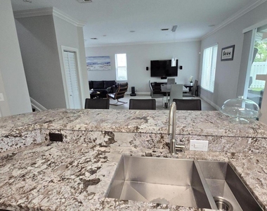 6878 Nw 33rd Street - Photo Thumbnail 5