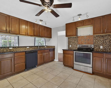 16932 Okeechobee Boulevard - Photo Thumbnail 24