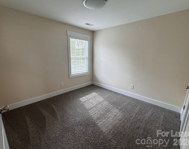 516 Beacon Street - Photo Thumbnail 9