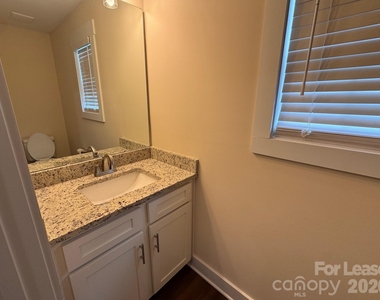 516 Beacon Street - Photo Thumbnail 5
