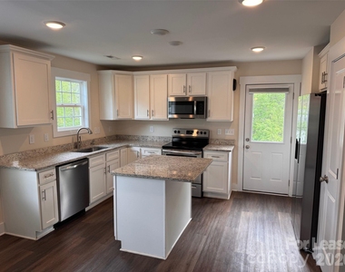 516 Beacon Street - Photo Thumbnail 4