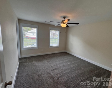 516 Beacon Street - Photo Thumbnail 7