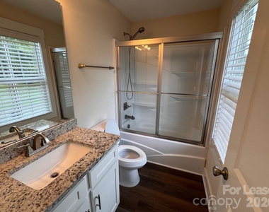 516 Beacon Street - Photo Thumbnail 8