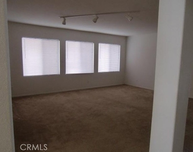 13637 Copper Street - Photo Thumbnail 5