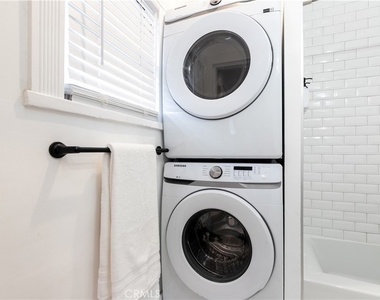 6008 Carlton Way - Photo Thumbnail 20