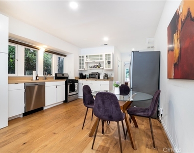 6008 Carlton Way - Photo Thumbnail 8
