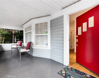6008 Carlton Way - Photo Thumbnail 2