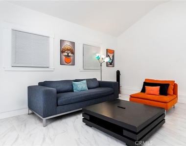6008 Carlton Way - Photo Thumbnail 27
