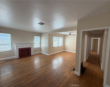 126 S Batavia - Photo Thumbnail 4