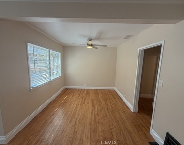 126 S Batavia - Photo Thumbnail 6