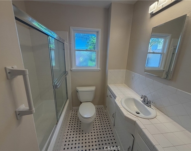 126 S Batavia - Photo Thumbnail 10