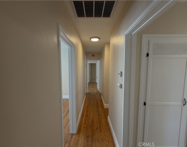 126 S Batavia - Photo Thumbnail 11