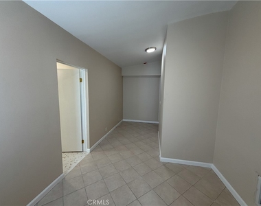 126 S Batavia - Photo Thumbnail 16