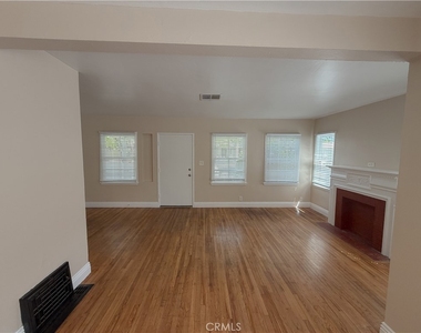 126 S Batavia - Photo Thumbnail 7