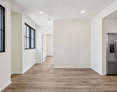 951 S Wilton Place - Photo Thumbnail 2
