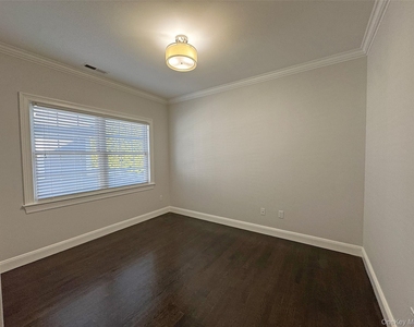 1019 Grove Street - Photo Thumbnail 14