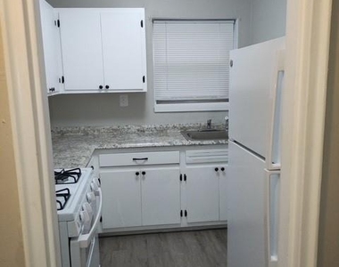 320 S Broadway - Photo Thumbnail 2