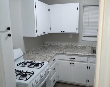320 S Broadway - Photo Thumbnail 1