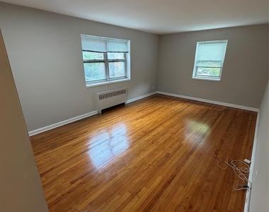 320 S Broadway - Photo Thumbnail 8