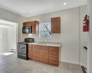 304 Tower Avenue - Photo Thumbnail 4