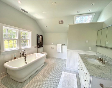 333 Hook Road - Photo Thumbnail 14