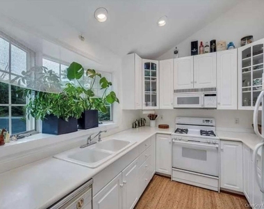12 Ridge Lane - Photo Thumbnail 2