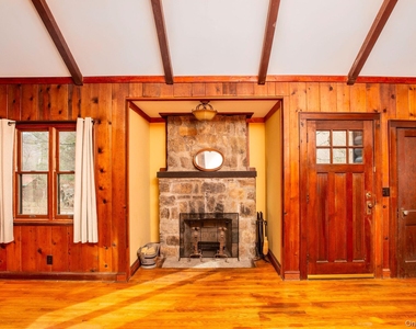 11 Locust Drive - Photo Thumbnail 2
