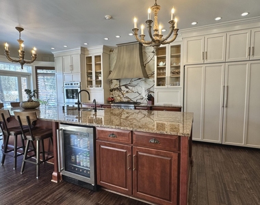 9 Oak Brook Boulevard - Photo Thumbnail 7