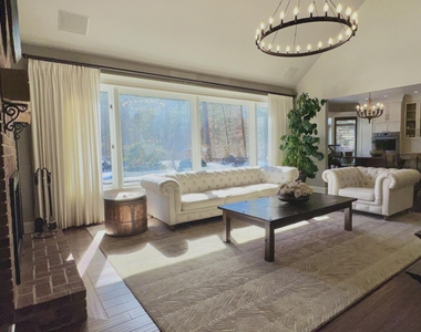 9 Oak Brook Boulevard - Photo Thumbnail 3