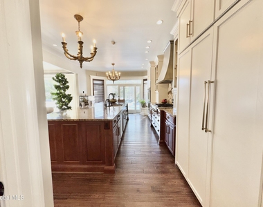 9 Oak Brook Boulevard - Photo Thumbnail 10