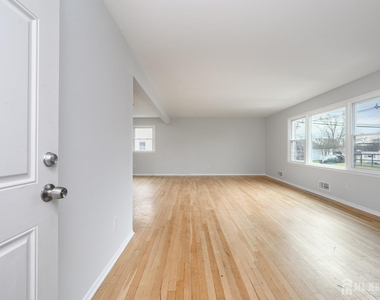 796 Inman Avenue - Photo Thumbnail 8