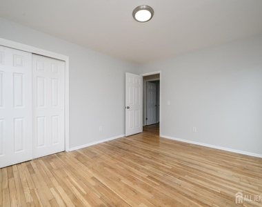 796 Inman Avenue - Photo Thumbnail 23