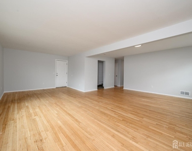 796 Inman Avenue - Photo Thumbnail 10
