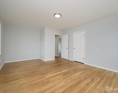 796 Inman Avenue - Photo Thumbnail 20