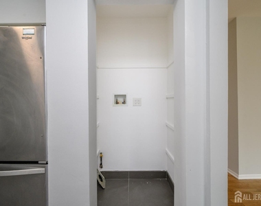 796 Inman Avenue - Photo Thumbnail 15
