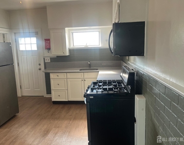 110 Oak Tree Avenue - Photo Thumbnail 2