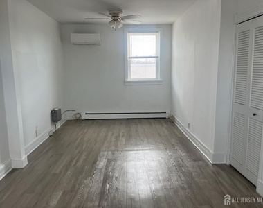 110 Oak Tree Avenue - Photo Thumbnail 3