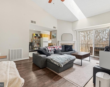 12219 Stevenson Court - Photo Thumbnail 3