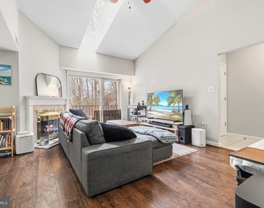 12219 Stevenson Court - Photo Thumbnail 4