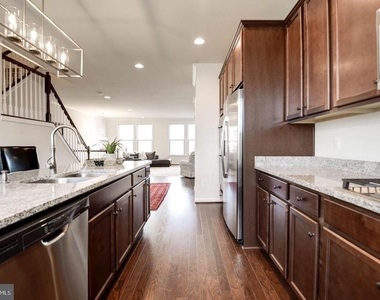 42482 Dogwood Glen Square - Photo Thumbnail 13