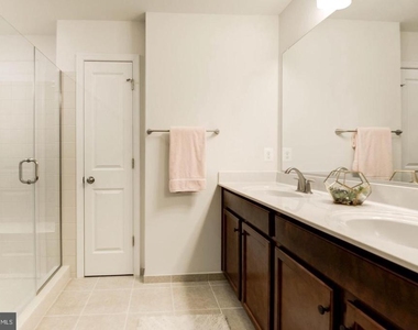 42482 Dogwood Glen Square - Photo Thumbnail 22
