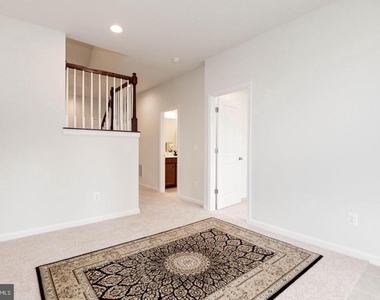 42482 Dogwood Glen Square - Photo Thumbnail 2