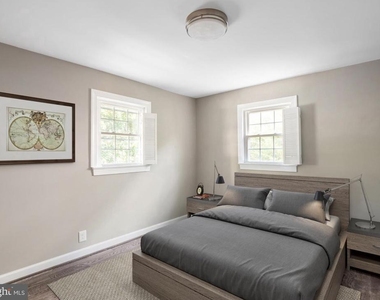 2617 E Maple Street - Photo Thumbnail 5