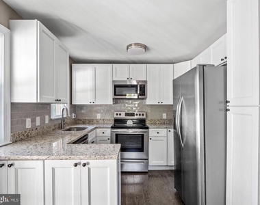 2617 E Maple Street - Photo Thumbnail 2