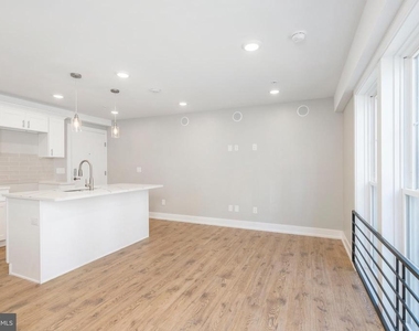 2304 N 9th Street - Photo Thumbnail 8