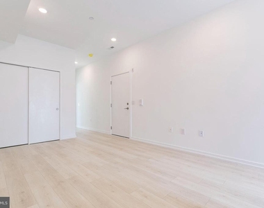 1250 N Taney Street - Photo Thumbnail 4
