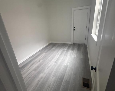 112 E Huntingdon Street - Photo Thumbnail 1