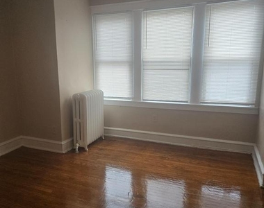 5345 W Berks Street - Photo Thumbnail 8